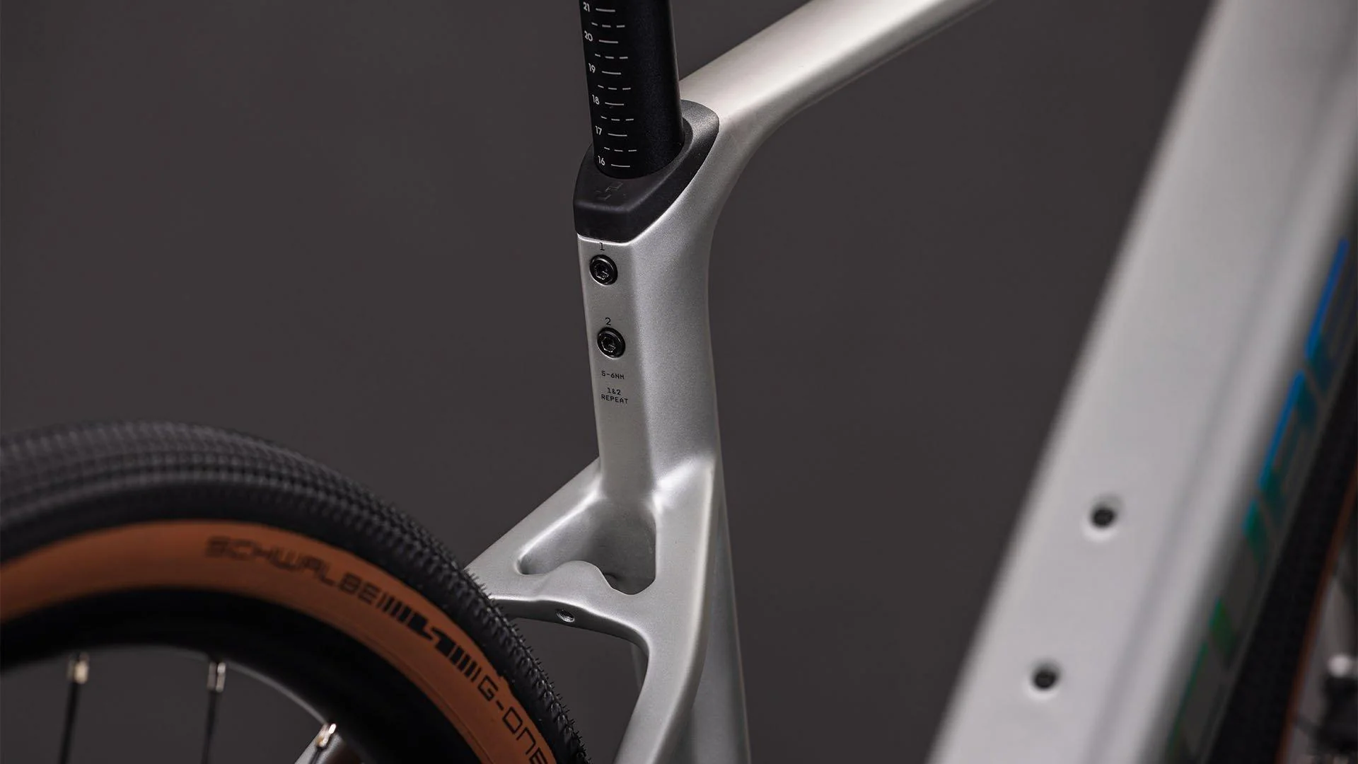 Nulane Hybrid C:62 Race 400X E-Bike - Silver - Image 3