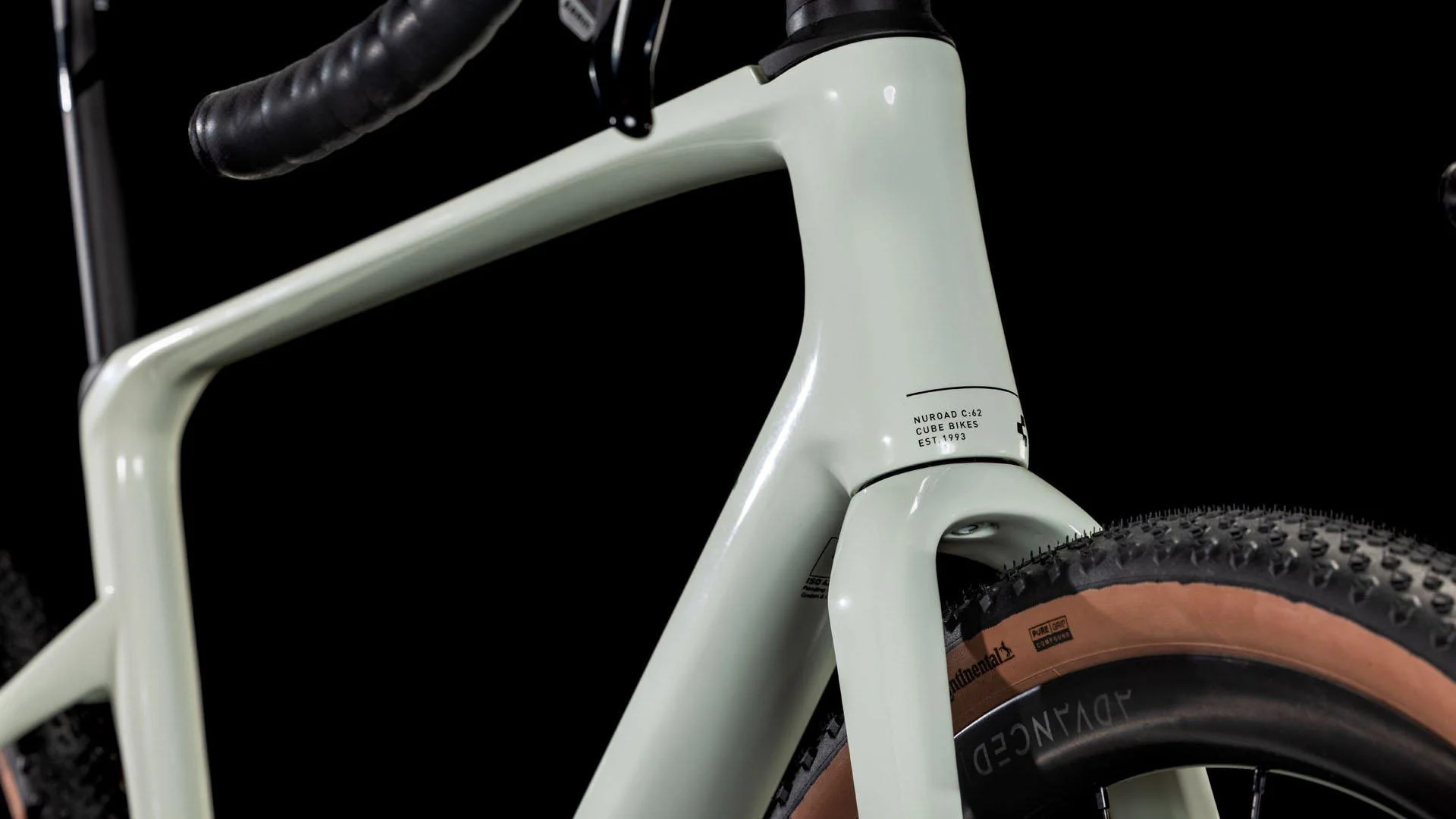 Nuroad C:62 EX Gravel Bike - White / Green - Image 2