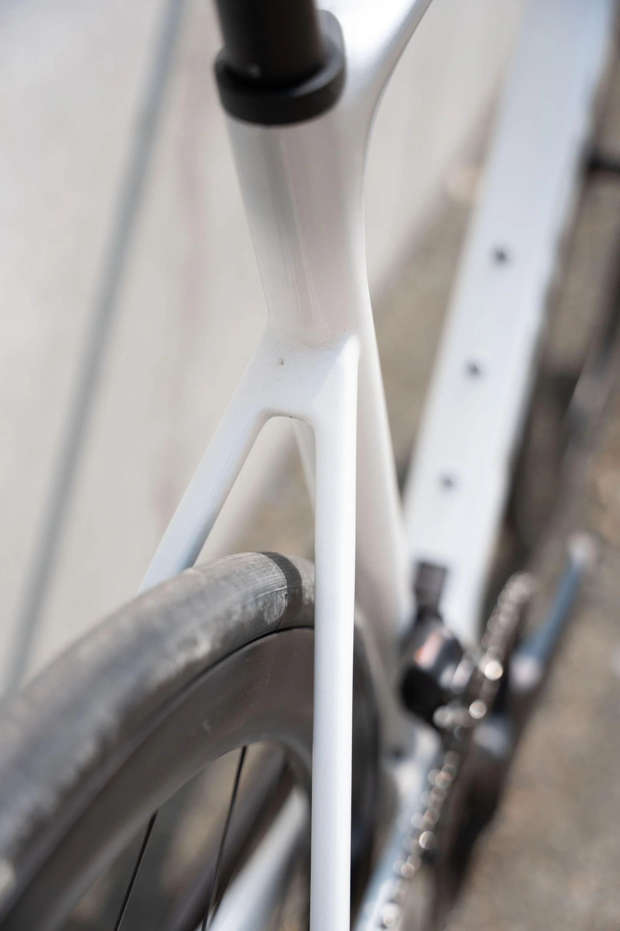 Falcn 105 Di2 Road Bike - White - Image 5