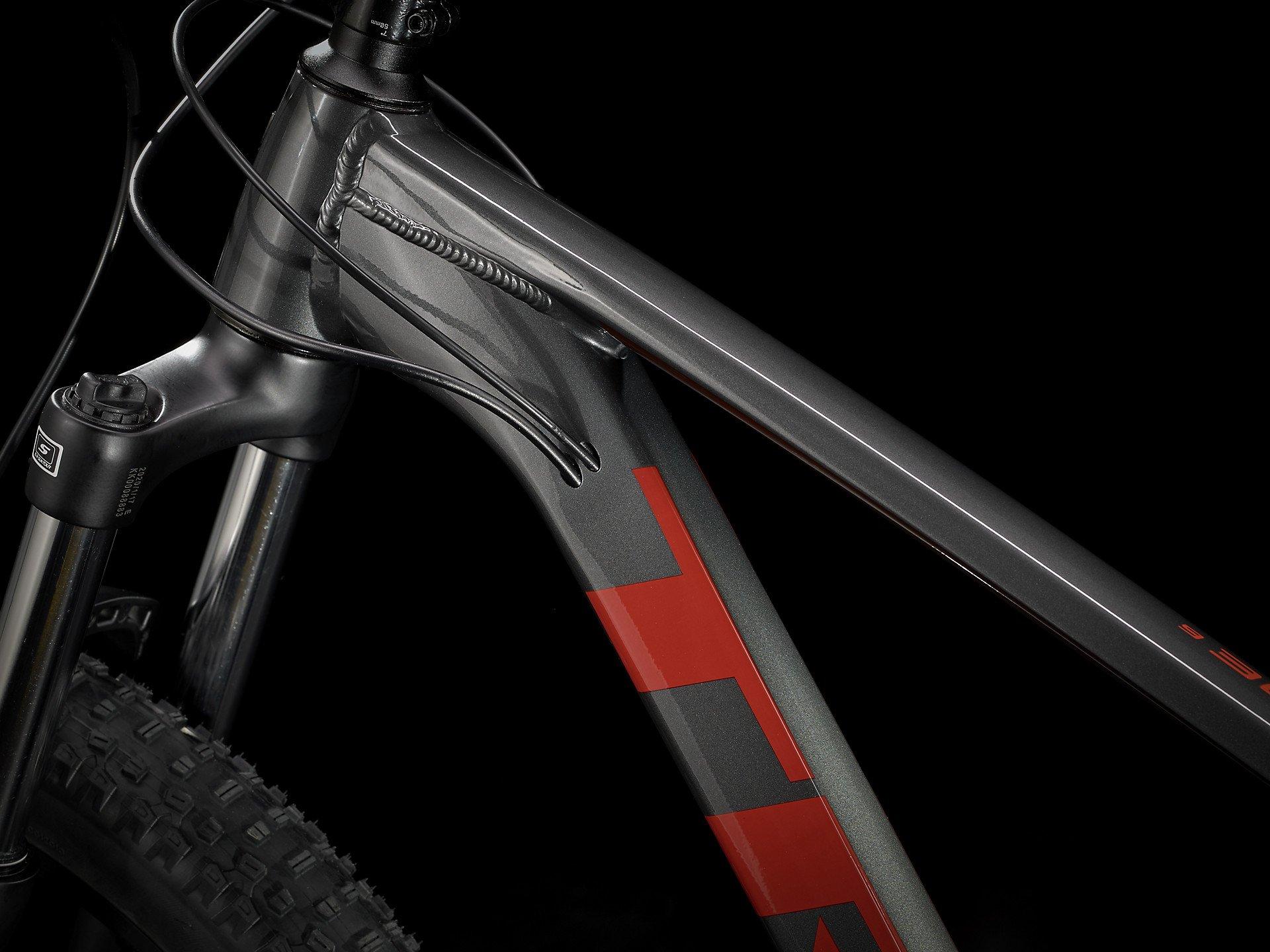 Roscoe 6 - 2023 - Lithium Grey / Cobra Blood - Image 3